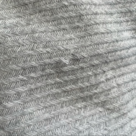 Terra Di Siena Tweed Scarf with Fringe Grey - Picture 12 of 12